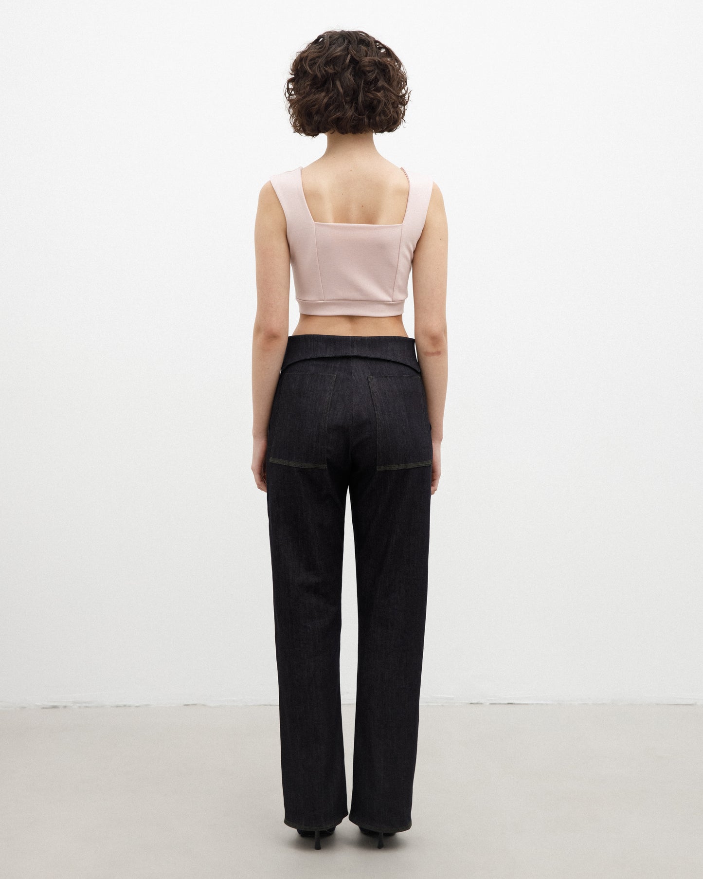 TAILORED CROP TOP